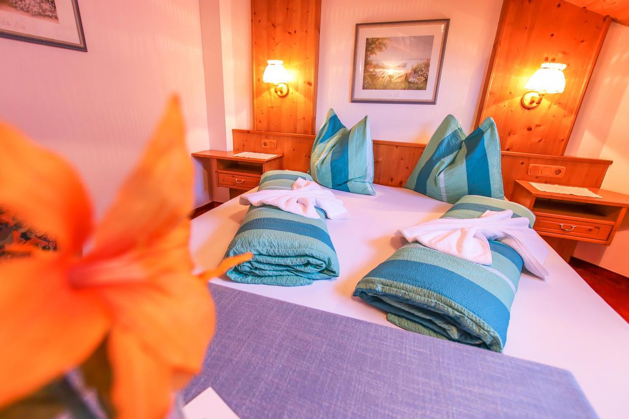 Gasthof-Pension Frohnwies ไวส์บัค ไบ โลเฟอร์ ภายนอก รูปภาพ