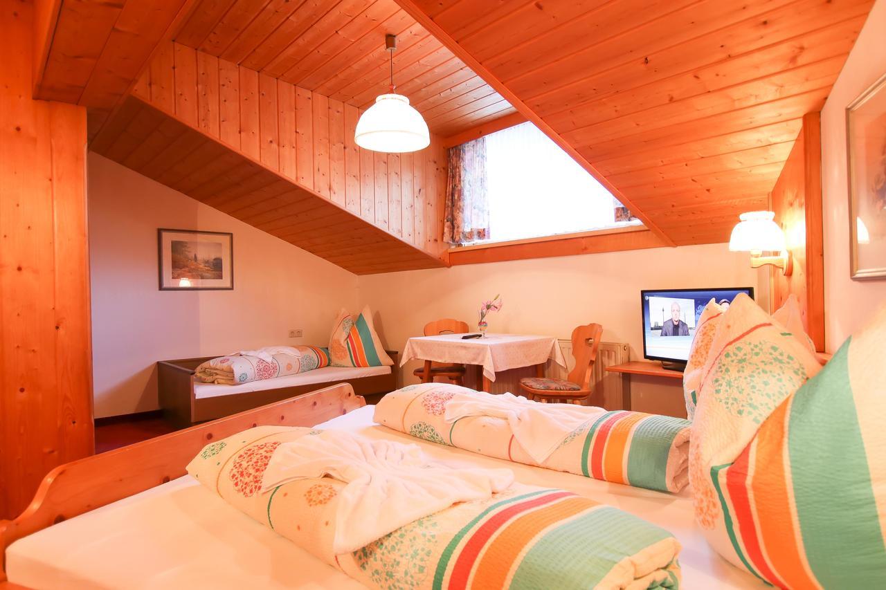Gasthof-Pension Frohnwies ไวส์บัค ไบ โลเฟอร์ ภายนอก รูปภาพ