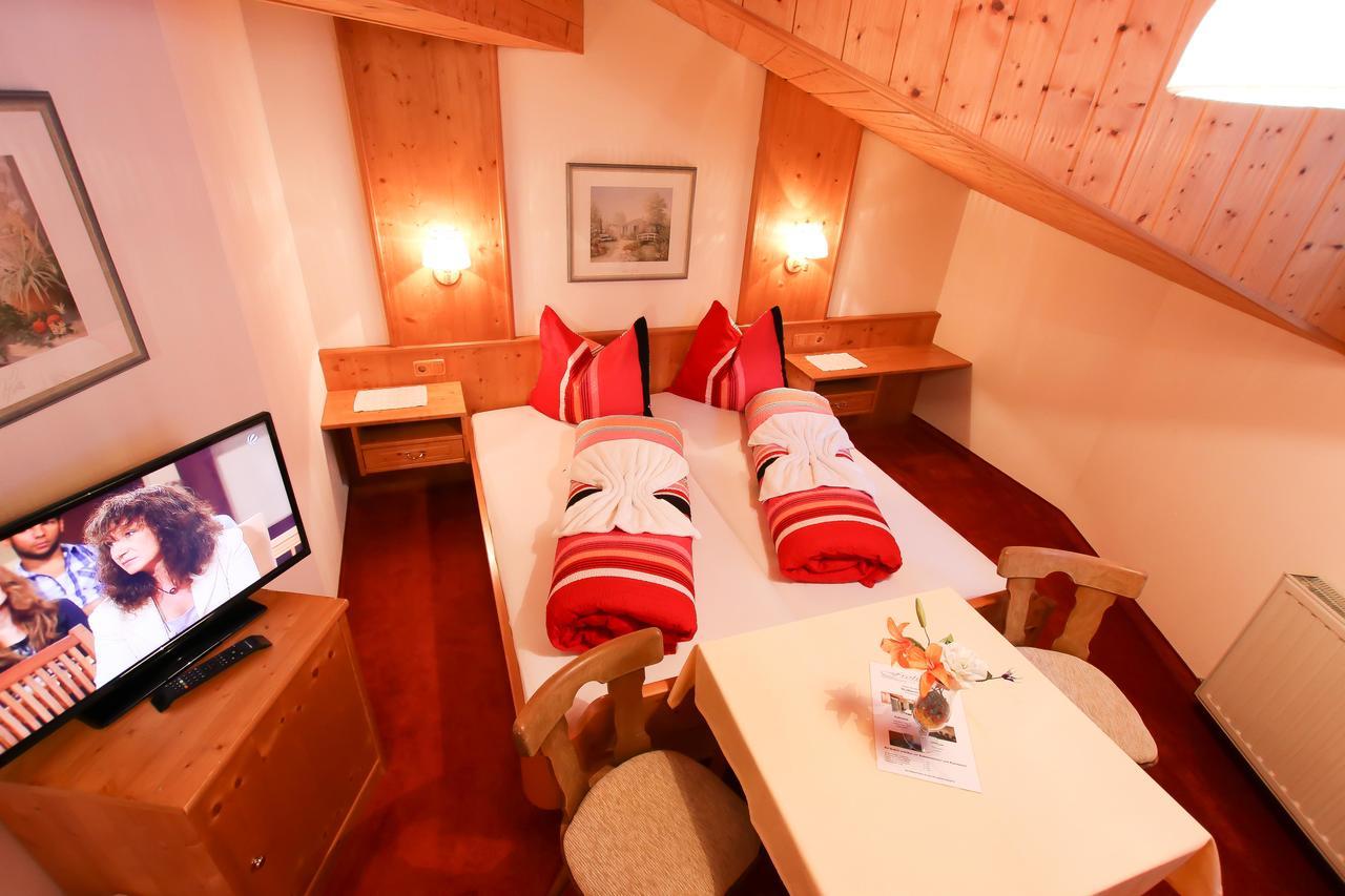 Gasthof-Pension Frohnwies ไวส์บัค ไบ โลเฟอร์ ภายนอก รูปภาพ