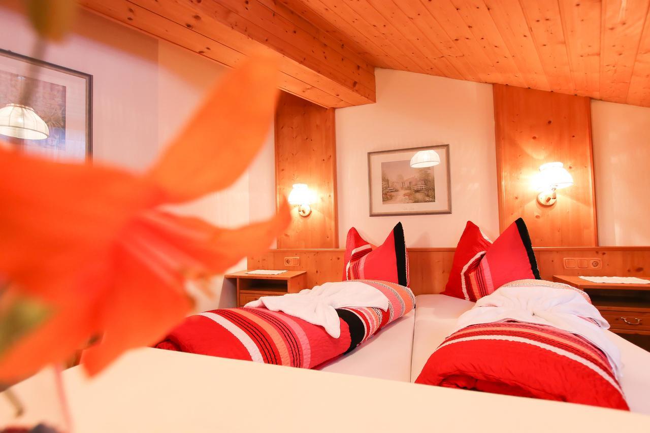 Gasthof-Pension Frohnwies ไวส์บัค ไบ โลเฟอร์ ภายนอก รูปภาพ