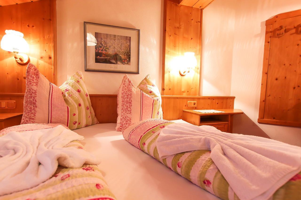 Gasthof-Pension Frohnwies ไวส์บัค ไบ โลเฟอร์ ภายนอก รูปภาพ